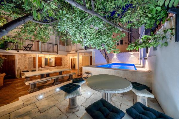 Heritage Residence in Center with pool