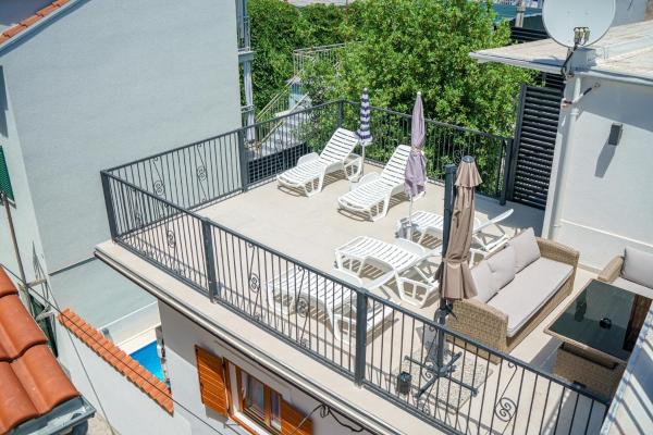 Heritage Residence in Center with pool