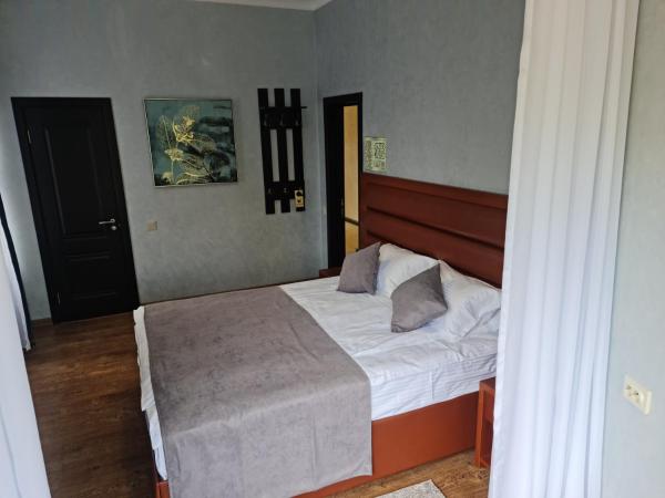 Na Zerkalnom Apartments