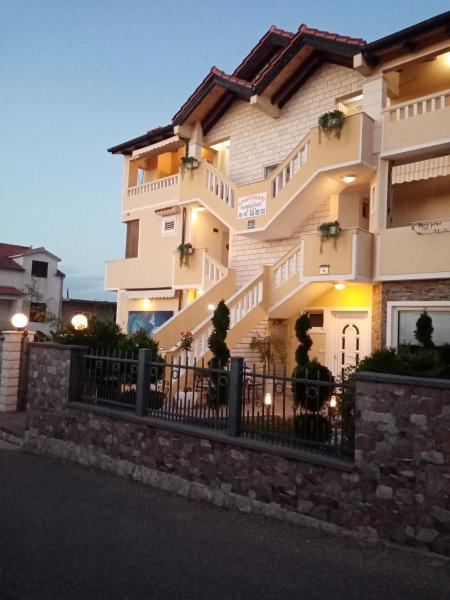 Apartments Ivanković, 予約 アパートメント スタリ・グラード フヴァル島