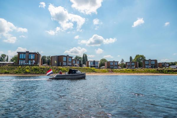 Vakantiepark Aan de Maas, 予約 リゾートヴィレッジ Kerkdriel ヘルダーラント州