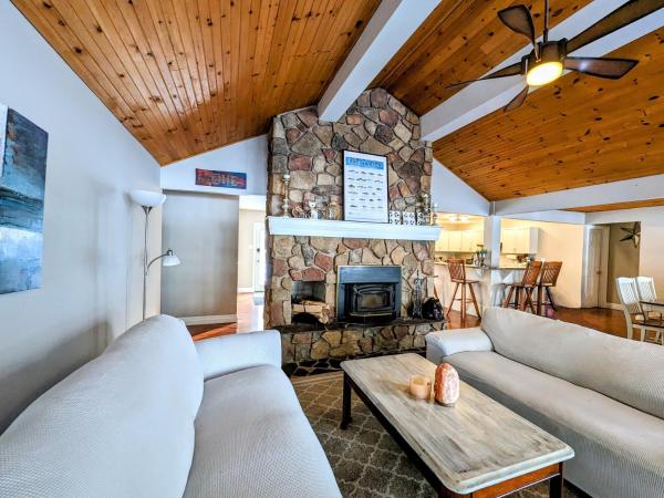 Cozy Escape, Kawarthas Cottage With Sauna, 予約 バケーションホーム Buckhorn Kawartha and Northumberland