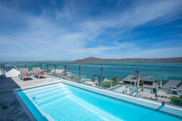 THE VIEW LANGEBAAN LAGOON VILLA WITH HEATED POOL and SOLAR ENERGY, 予約 ヴィラ Langebaan 西ケープ州