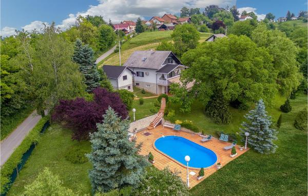 Holiday Home With Pool Near Varaå¾Din, 予約 バケーションホーム Seketin Varaždin County