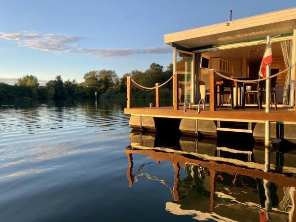 AhoiWerder Hausboot Havelzauber führerscheinfrei, 予約  Franzensberg ブランデンブルク州