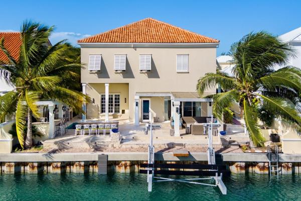 Abundance and Prosperity Villa, 予約  Long Bay Hills Providenciales