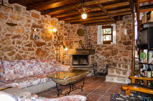 Stone House - Medieval Greek Village, 予約  Avgonyma Chios