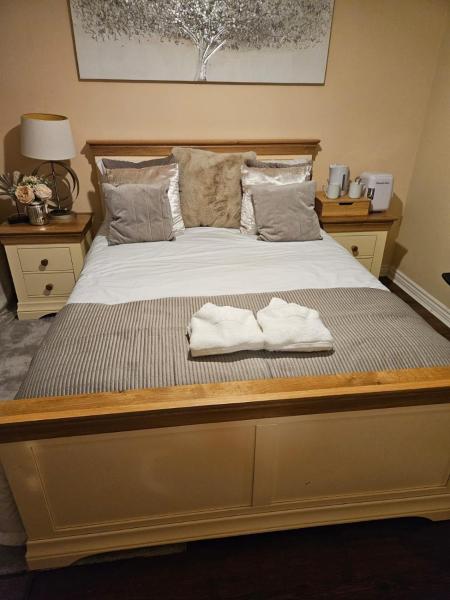 Elite Room at New Forest Village, 予約  Robin Hood ウェスト・ヨークシャー