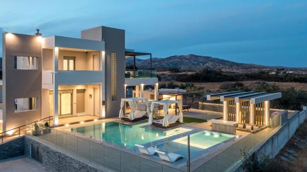 Grand Aqua Luxury Villa by Mintzi, 予約  Yennadhion ロードスタウン