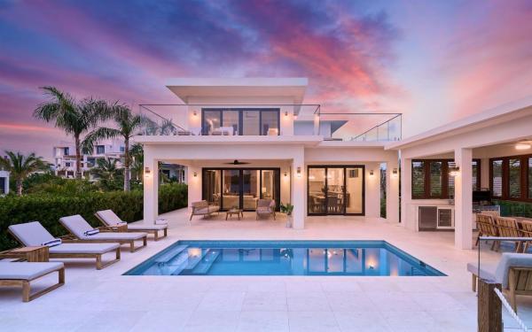Sunny Bay Estate Villa 4 Bedroom Waterfront, 予約  Providenciales タークス・カイコス諸島