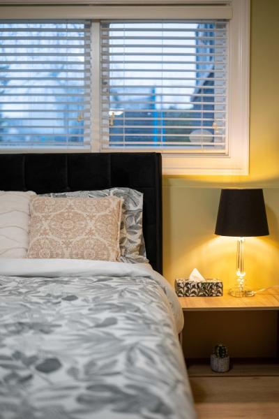 2BR Trafalgar Retreat near UBC & Pacific Spirit, 予約  バンクーバー Lower Mainland British Columbia