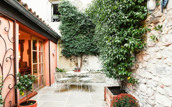 Charming Riverside House In Medieval Village, 予約  Villeneuve-Minervois Aude