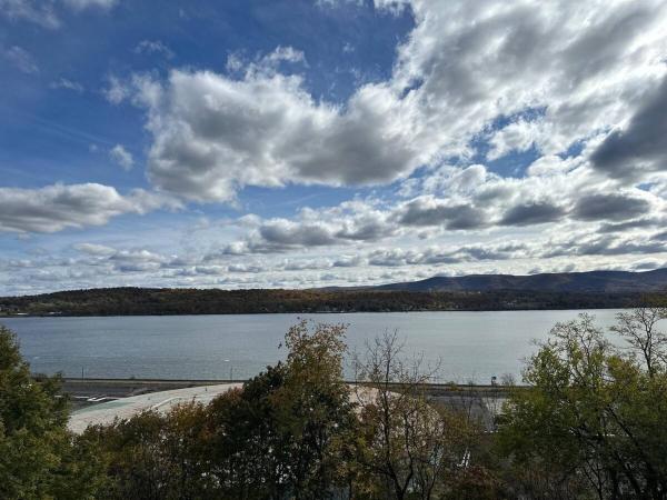 Hudson Valley Top Getaway with a River View, 予約  ニューバーグ Hudson Valley