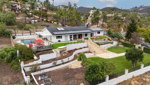 Luxury Oasis Valley Views Gameroom Villa, 予約  Vista San Diego County