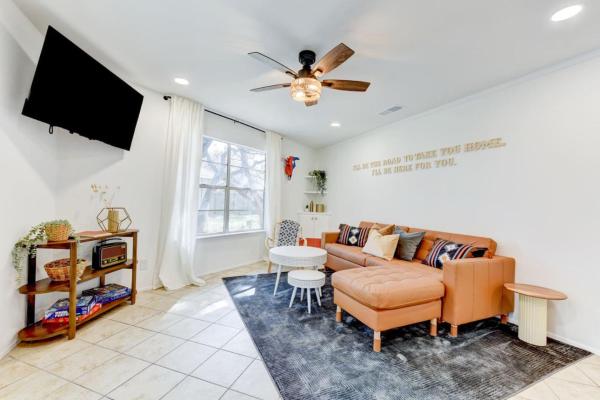Downtown - Shiner Bungalow at Beer Ranch Project, 予約  Wimberley Texas Hill Country