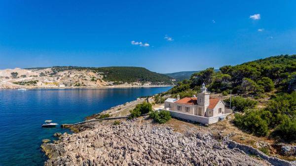 Phenomenal Pucisca Villa Lighthouse St Nicholas 2 Bedrooms Floor Heating, 予約  Pucisca ブラチ島