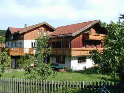 Gästehaus Alpin - inkl. Chiemgau-Karte, 予約  Bergen Chiemsee