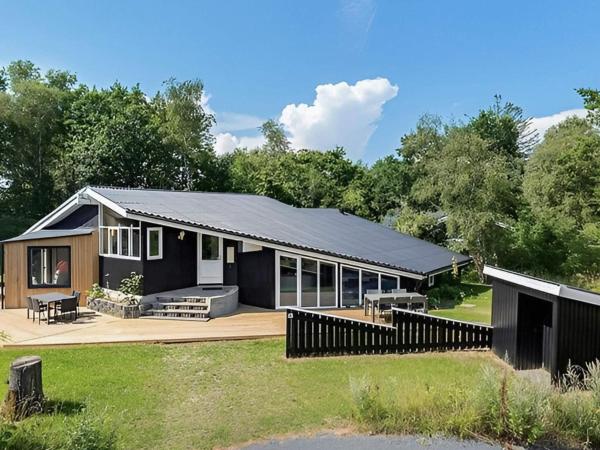 10 person holiday home in Hadsund-By Traum